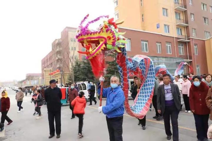 点击打开原图 2021年元宵节高新东区界沟河村龙灯会在东城新苑举行