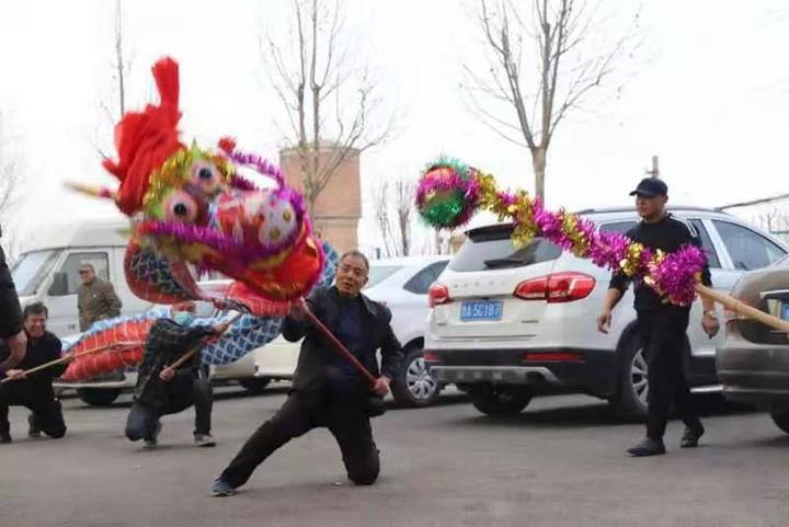 点击打开原图 2021年元宵节高新东区界沟河村龙灯会在东城新苑举行