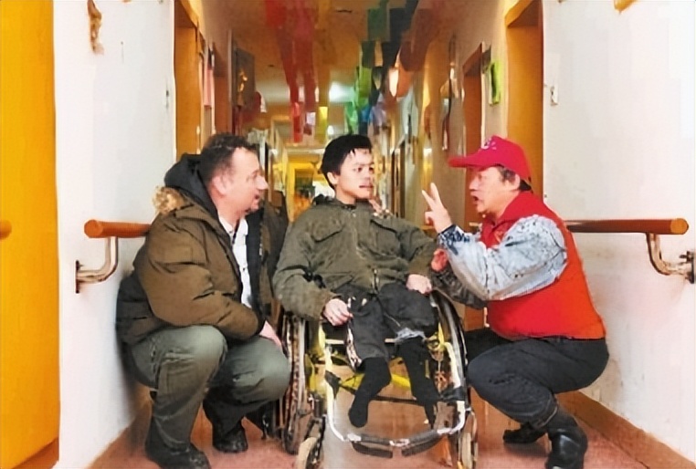 “我们没有忘记你!”长沙爱心市民慰问金牌义工王富成
