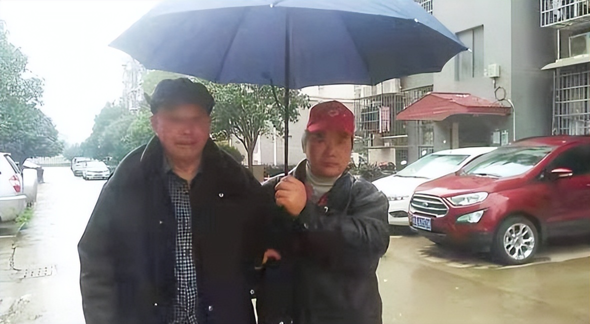 “我们没有忘记你!”长沙爱心市民慰问金牌义工王富成