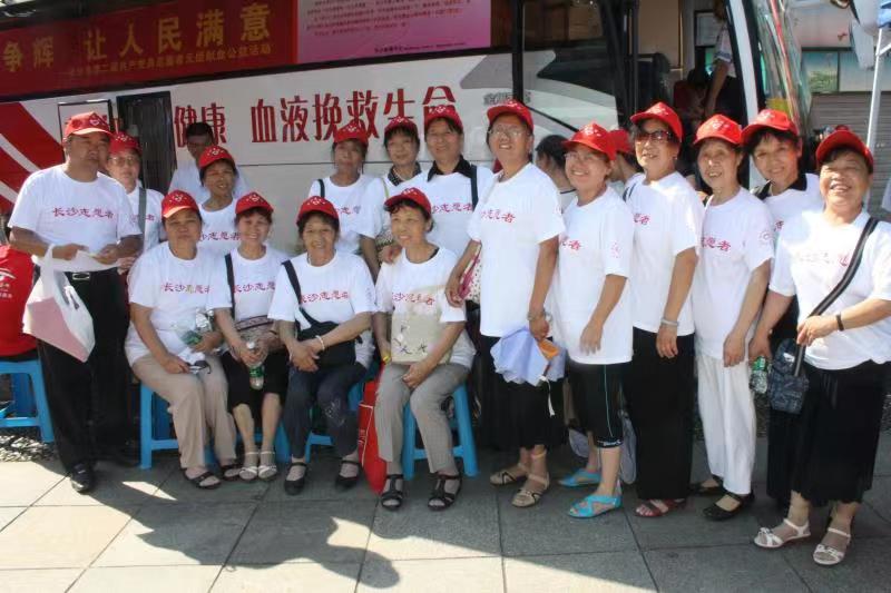 “我们没有忘记你!”长沙爱心市民慰问金牌义工王富成
