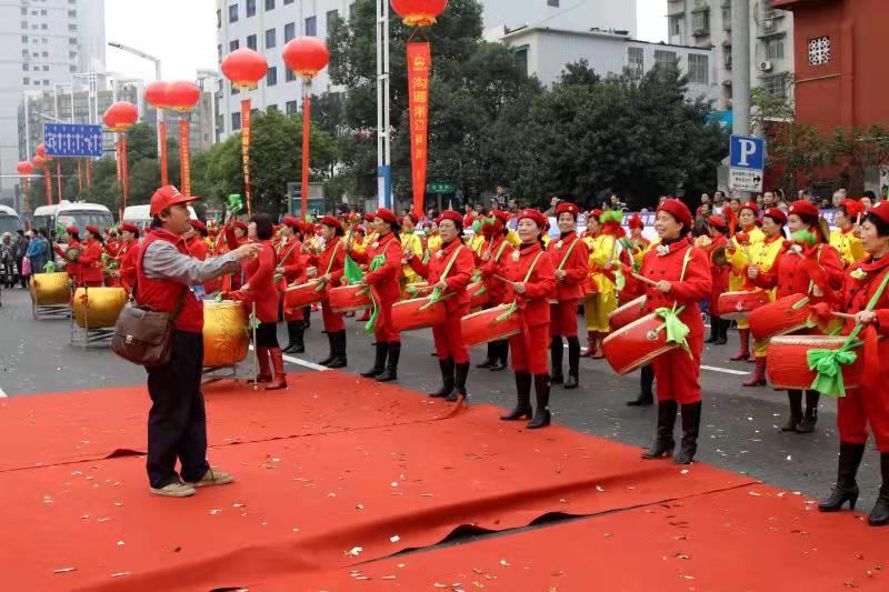 “我们没有忘记你!”长沙爱心市民慰问金牌义工王富成