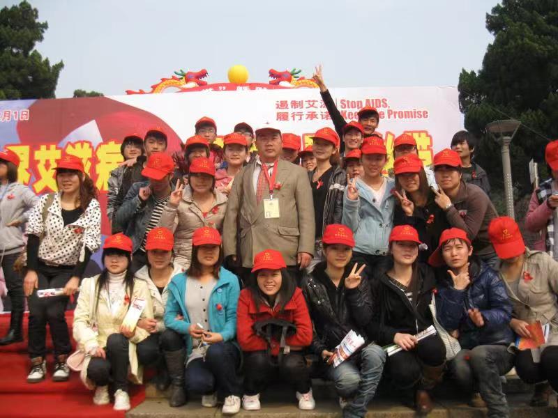 “我们没有忘记你!”长沙爱心市民慰问金牌义工王富成