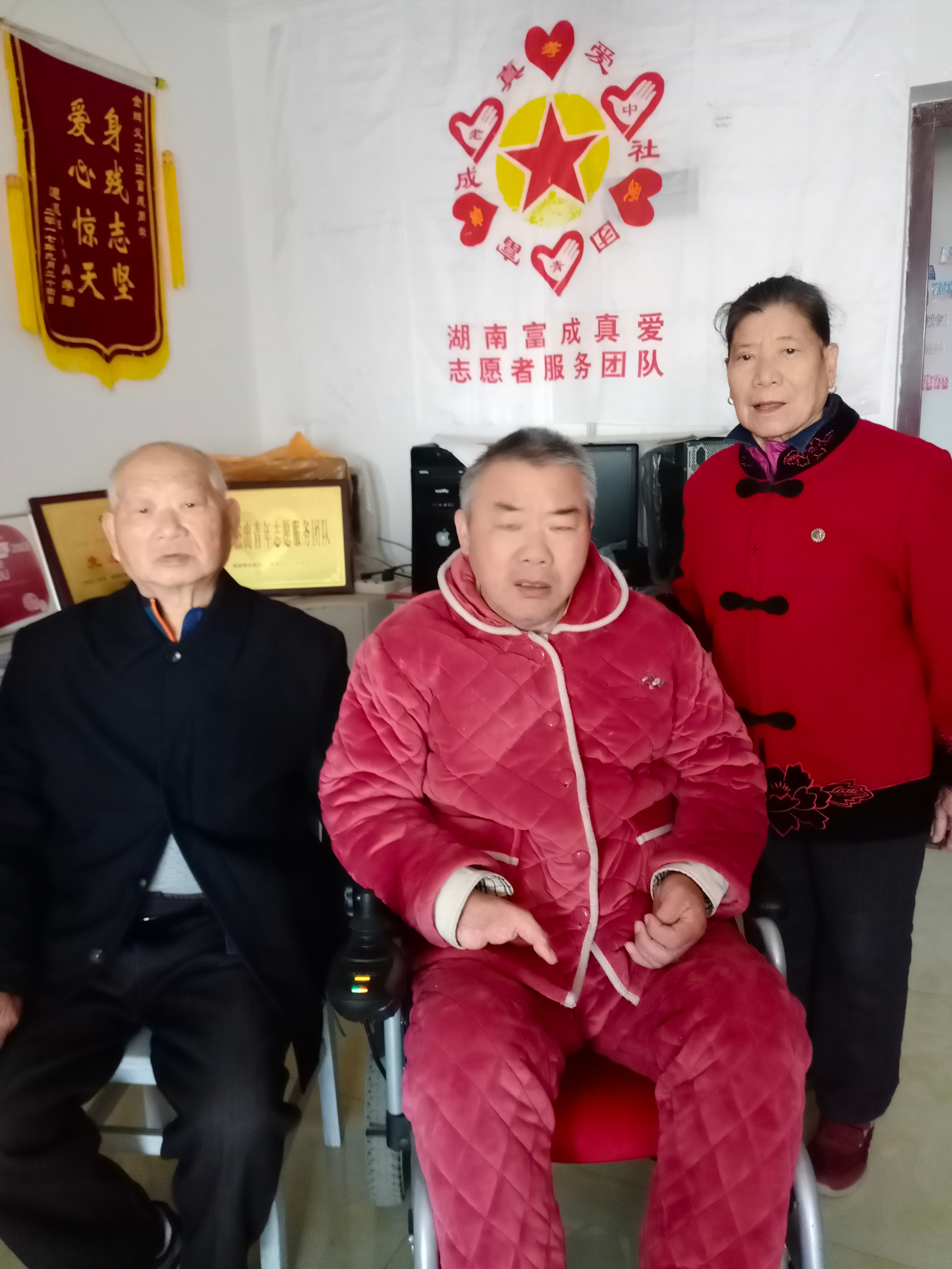 “我们没有忘记你!”长沙爱心市民慰问金牌义工王富成
