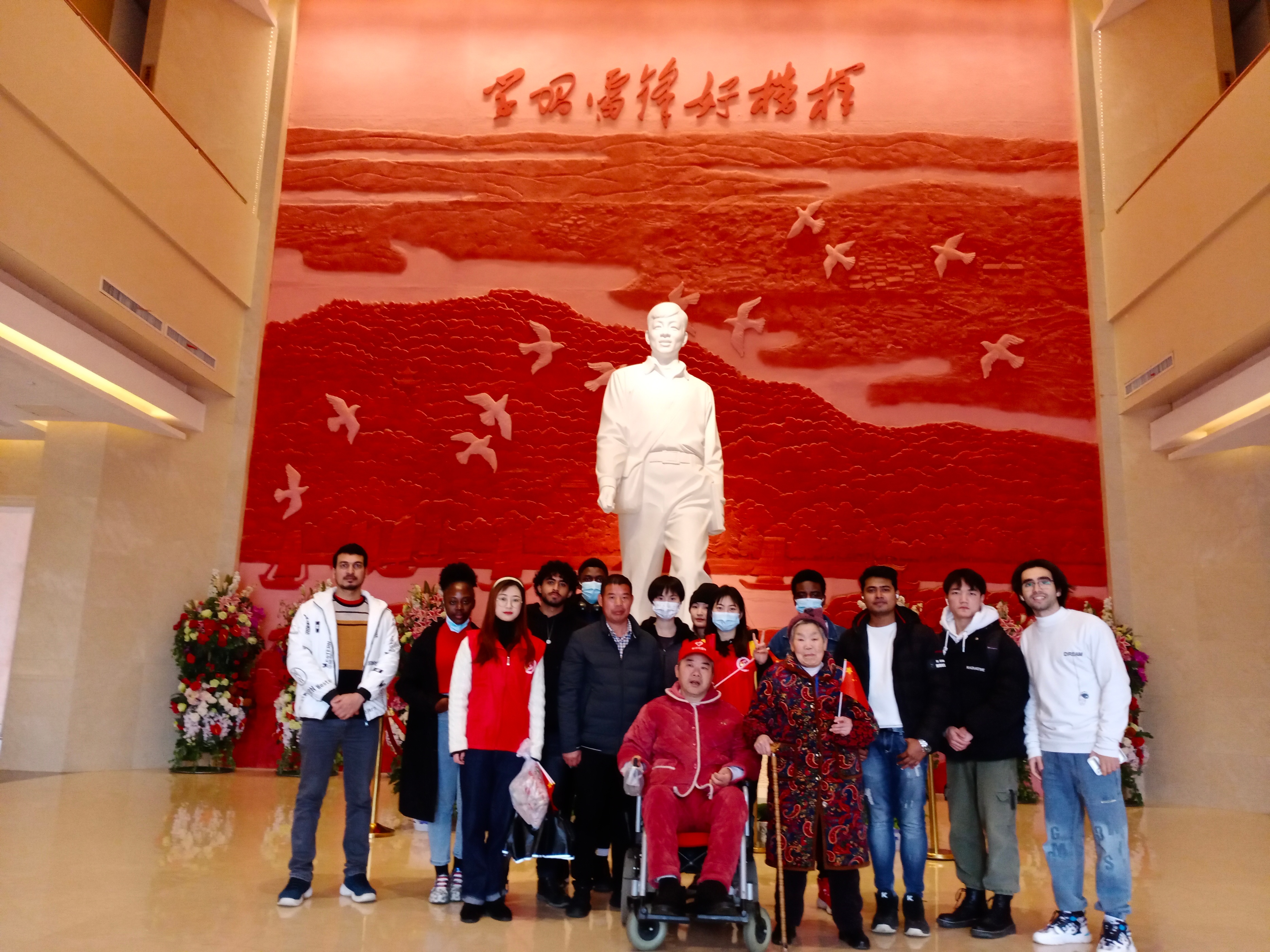 “我们没有忘记你!”长沙爱心市民慰问金牌义工王富成