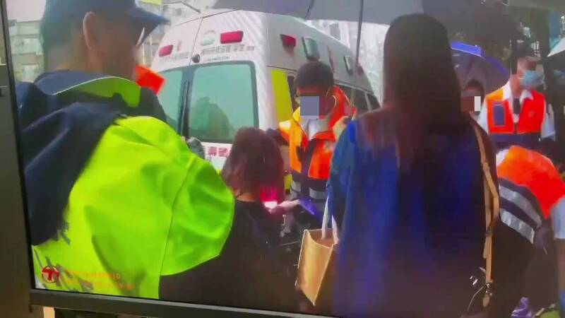 林姓女乘客在南东京路下车后,被男乘客不明原因推倒受伤差点破相。(记者姚岳宏翻摄) 林姓女乘客在南东京路下车后,被男乘客不明原因推倒受伤差点破相。(记者姚岳宏翻摄)