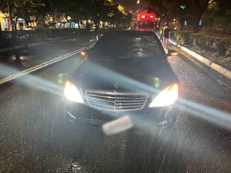 郑姓男子肇事车辆。(记者刘庆侯翻摄) 郑姓男子肇事车辆。(记者刘庆侯翻摄)