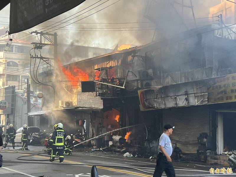 台中逢甲商圈今天下午传出火警。(记者廖耀东摄) 台中逢甲商圈今天下午传出火警。(记者廖耀东摄)