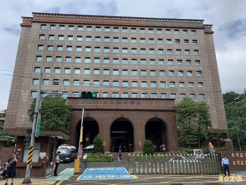基隆地院审结,依触犯妨害公务罪,判处蔡女拘役25日,得易科罚金。(记者吴升儒摄) 基隆地院审结,依触犯妨害公务罪,判处蔡女拘役25日,得易科罚金。(记者吴升儒摄)