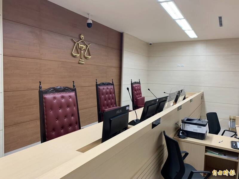 陆军专科学校士官二专班受训学员庄姓一兵因挪用班级费还债,被退训、汰除,桃园地院也依侵占罪将他判处拘役40日。(记者余瑞仁摄) 陆军专科学校士官二专班受训学员庄姓一兵因挪用班级费还债,被退训、汰除,桃园地院也依侵占罪将他判处拘役40日。(记者余瑞仁摄)