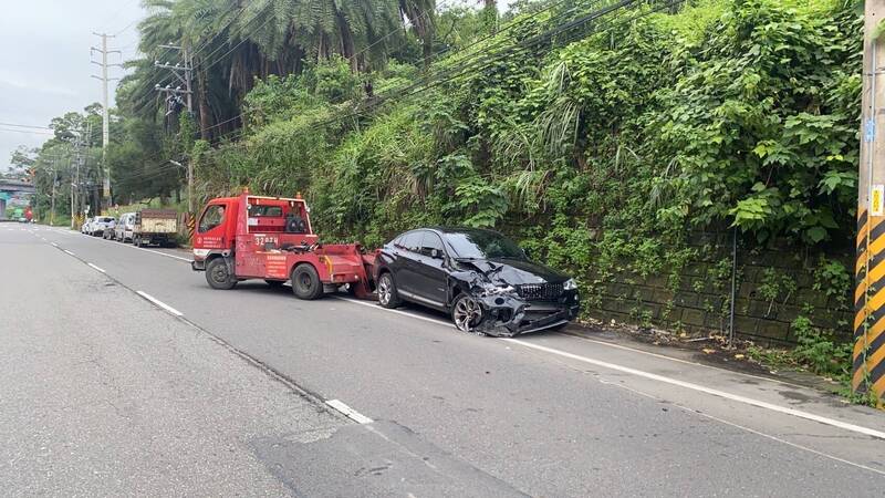 肇事BMW。(记者吴仁捷翻摄) 肇事BMW。(记者吴仁捷翻摄)