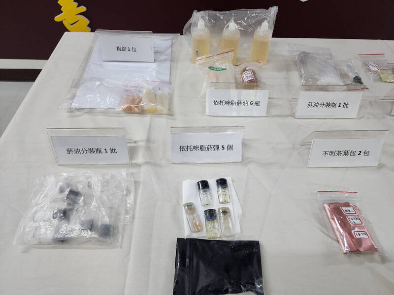 「丧尸烟弹」分装场藏身高雄汽旅,警瓦解逮3嫌扣上百万元烟弹,可制成450颗烟弹戕害年轻人。(记者黄良杰翻摄) 「丧尸烟弹」分装场藏身高雄汽旅,警瓦解逮3嫌扣上百万元烟弹,可制成450颗烟弹戕害年轻人。(记者黄良杰翻摄)