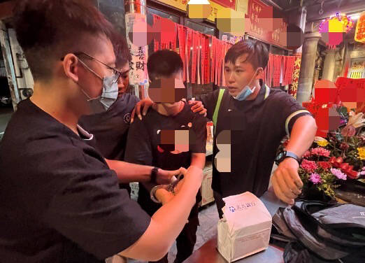 北斗警方在土地公庙逮捕诈骗车手。(警方提供) 北斗警方在土地公庙逮捕诈骗车手。(警方提供)
