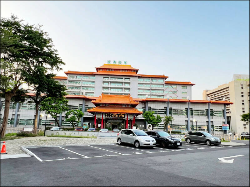 3所卫生福利部医院发生公务员贪污案,其中以台南医院最严重,共有资讯组长陈宏州等4人被判刑。(资料照) 3所卫生福利部医院发生公务员贪污案,其中以台南医院最严重,共有资讯组长陈宏州等4人被判刑。(资料照)