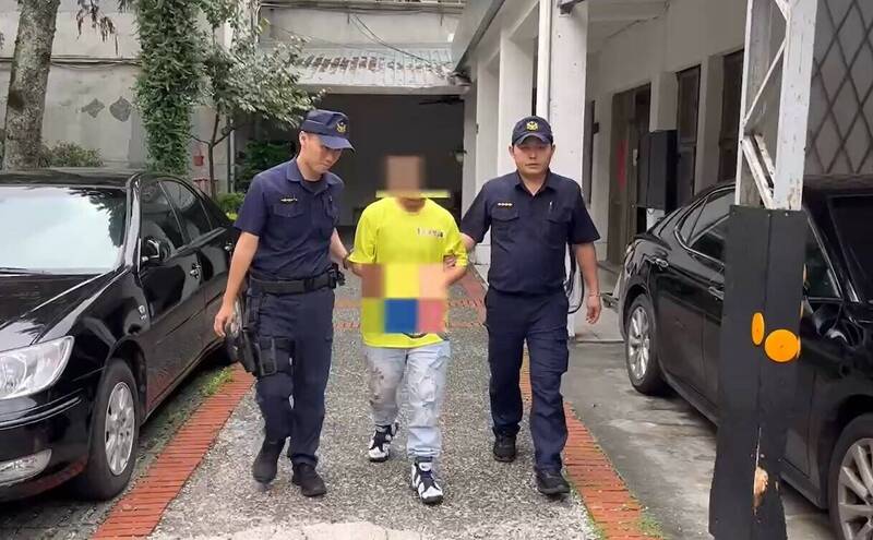 张女酒驾甩飞趴在引擎盖上的女友致死,遭警方送办,宜兰地检署依杀人罪声押获准。(民众提供) 张女酒驾甩飞趴在引擎盖上的女友致死,遭警方送办,宜兰地检署依杀人罪声押获准。(民众提供)