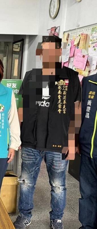 厢型车内40岁廖男是彰南金虎爷慈善会执事,昨6人1车要从彰化去屏东参加庙会,却遇死劫。(撷取彰南金虎爷慈善会脸书) 厢型车内40岁廖男是彰南金虎爷慈善会执事,昨6人1车要从彰化去屏东参加庙会,却遇死劫。(撷取彰南金虎爷慈善会脸书)