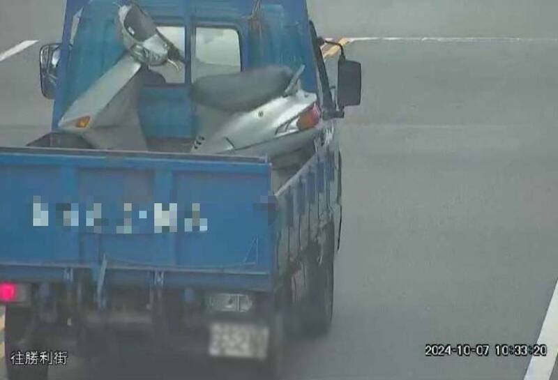 汽机车回收业者称工作人员认错车,误拖吊到刘女的机车。(图由警方提供) 汽机车回收业者称工作人员认错车,误拖吊到刘女的机车。(图由警方提供)
