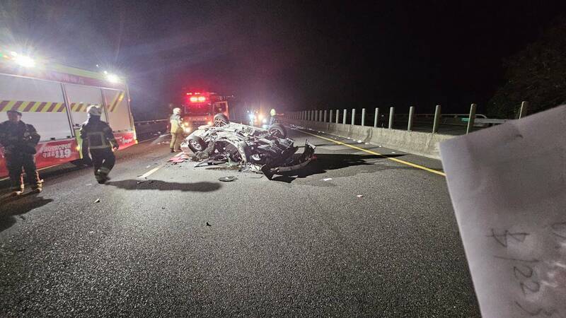 国道三号古坑路段昨晚发生2车追撞,造成2死5伤。(国道警察提供) 国道三号古坑路段昨晚发生2车追撞,造成2死5伤。(国道警察提供)