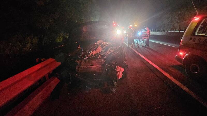 国道三号古坑路段昨晚发生2车追撞,造成2死5伤。(国道警察提供) 国道三号古坑路段昨晚发生2车追撞,造成2死5伤。(国道警察提供)