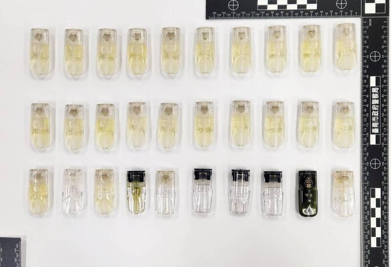 南市警四分局查获有丧尸烟弹之称的依托咪脂三级毒品。(图:警方提供) 南市警四分局查获有丧尸烟弹之称的依托咪脂三级毒品。(图:警方提供)