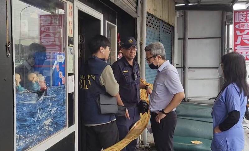 检警到案发现场调查。(读者提供) 检警到案发现场调查。(读者提供)