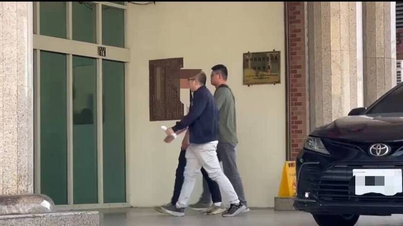 新竹县竹北警方今(14日)循线逮捕2名20来岁林姓男子。 (警方提供) 新竹县竹北警方今(14日)循线逮捕2名20来岁林姓男子。 (警方提供)