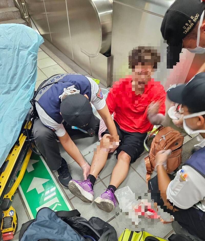 台铁三块厝站6旬妇人跌落轨道,铁警初步研判疑视力不佳不慎跌落。(警方提供) 台铁三块厝站6旬妇人跌落轨道,铁警初步研判疑视力不佳不慎跌落。(警方提供)