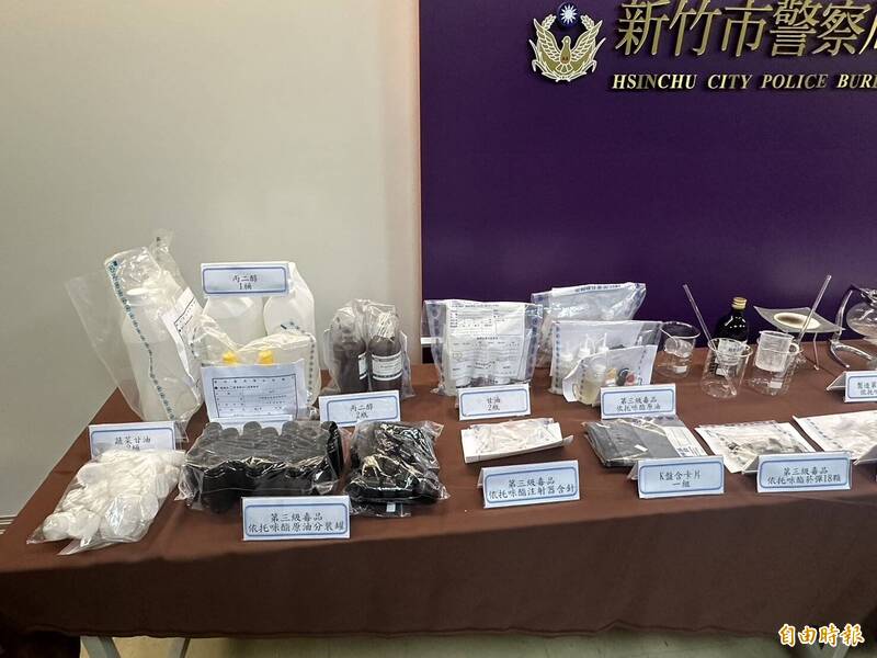竹警侦破「丧尸烟弹」分装工厂,起出毒品市价逾千万。(记者蔡彰盛摄) 竹警侦破「丧尸烟弹」分装工厂,起出毒品市价逾千万。(记者蔡彰盛摄)