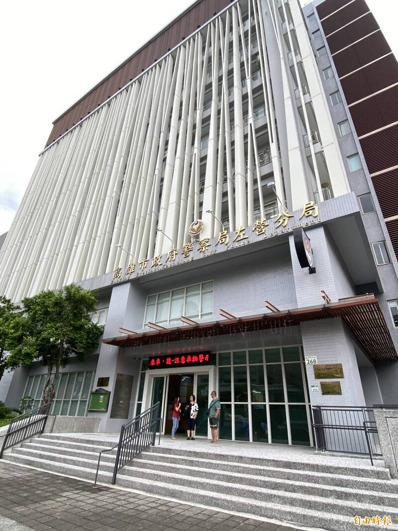 左营分局接获民众在百货公司遭窃案,正厘清案情。(记者洪臣宏摄) 左营分局接获民众在百货公司遭窃案,正厘清案情。(记者洪臣宏摄)