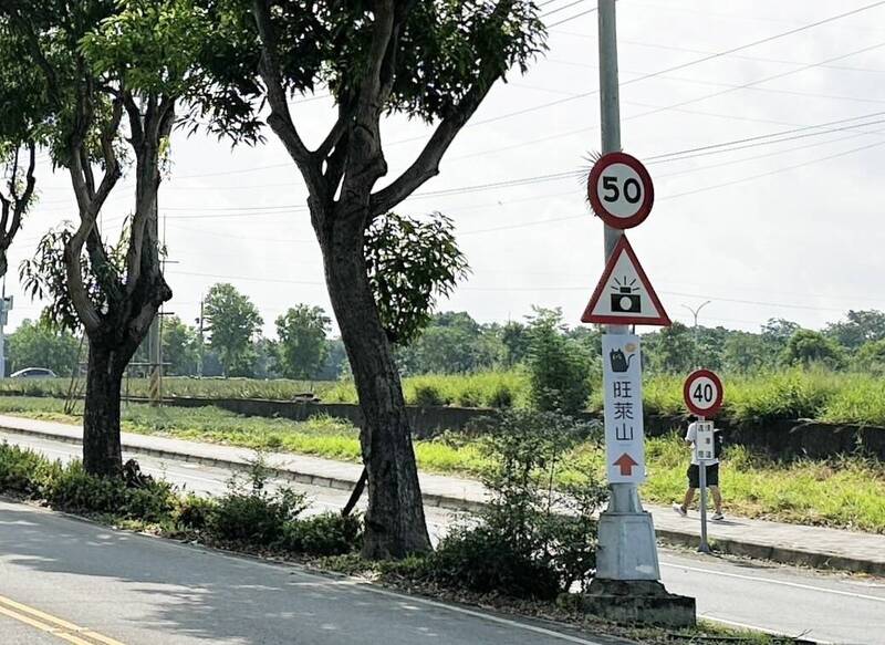 嘉义县警方在靠近中正大学的大学路与正大路口设置科技执法设备。(警方提供) 嘉义县警方在靠近中正大学的大学路与正大路口设置科技执法设备。(警方提供)