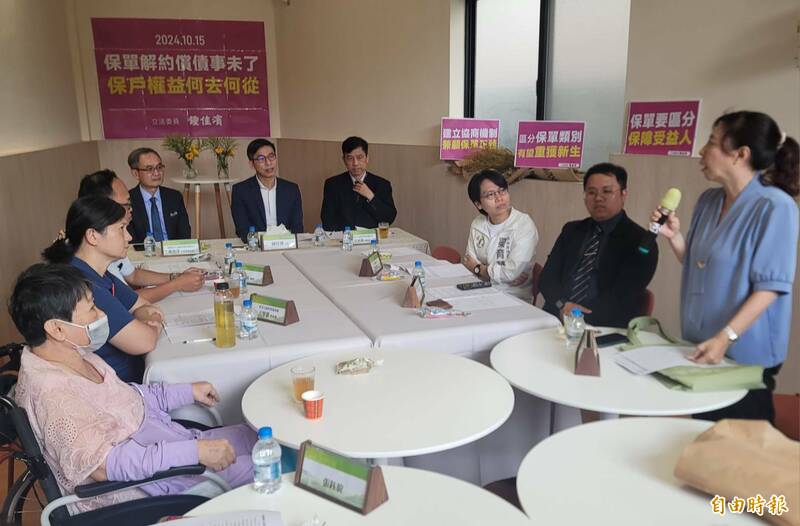 欠债追偿扣保险,让债务人最后一点生机都被夺取。(记者叶永骞摄) 欠债追偿扣保险,让债务人最后一点生机都被夺取。(记者叶永骞摄)