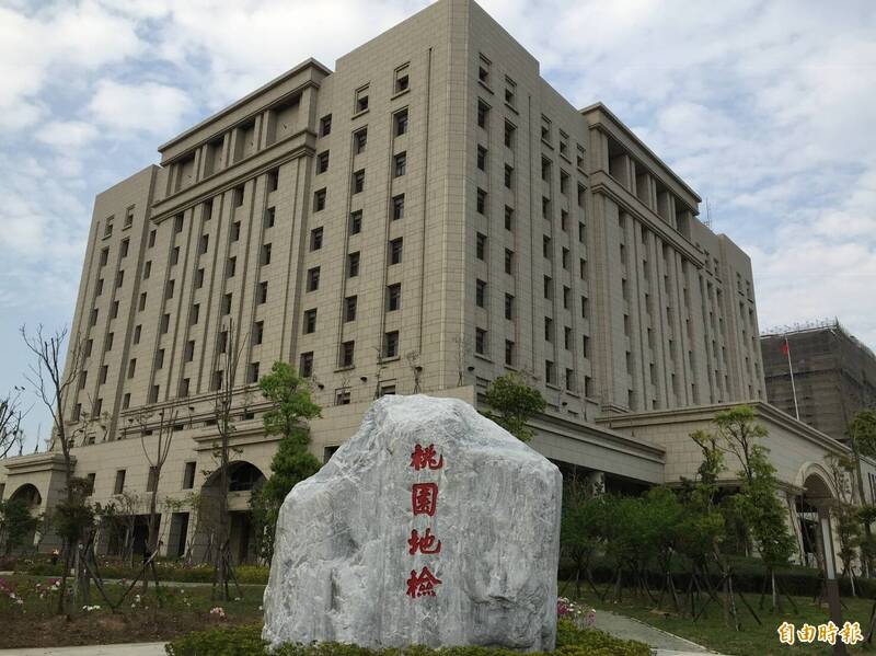 程姓女街友不满被抢地盘,推倒行动不便男街友取走助行器,再次碰面又推人抢钱,桃园地检署依强盗等罪嫌起诉。(记者余瑞仁摄) 程姓女街友不满被抢地盘,推倒行动不便男街友取走助行器,再次碰面又推人抢钱,桃园地检署依强盗等罪嫌起诉。(记者余瑞仁摄)