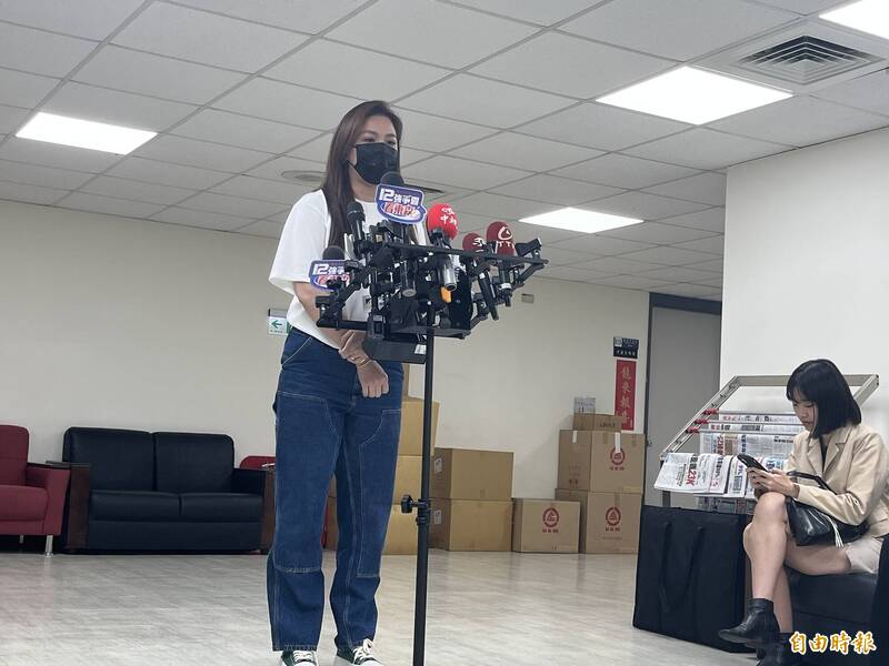 国民党北市议员钟沛君今表示,她提出的和解条件很简单,就是朱学恒要针对判决书的犯行一一道歉,但朱完全没有做到。 (记者蔡思培摄) 国民党北市议员钟沛君今表示,她提出的和解条件很简单,就是朱学恒要针对判决书的犯行一一道歉,但朱完全没有做到。 (记者蔡思培摄)