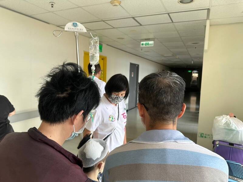 杨姓学生的父亲说,未满18岁,依照刑法是「得」减刑,不是「必」减刑,郭男对他的儿子连刺7刀,刀刀致命,怎可减刑?(石一佑提供) 杨姓学生的父亲说,未满18岁,依照刑法是「得」减刑,不是「必」减刑,郭男对他的儿子连刺7刀,刀刀致命,怎可减刑?(石一佑提供)