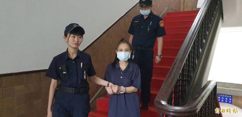 印尼籍外配遭长期家暴,并被呛「不会让妳活过这个礼拜」,竟趁夫酒后熟睡之际割下其生殖器致伤重死亡,一审判8年徒刑,高院今改判7年徒刑。可上诉。(资料照) 印尼籍外配遭长期家暴,并被呛「不会让妳活过这个礼拜」,竟趁夫酒后熟睡之际割下其生殖器致伤重死亡,一审判8年徒刑,高院今改判7年徒刑。可上诉。(资料照)