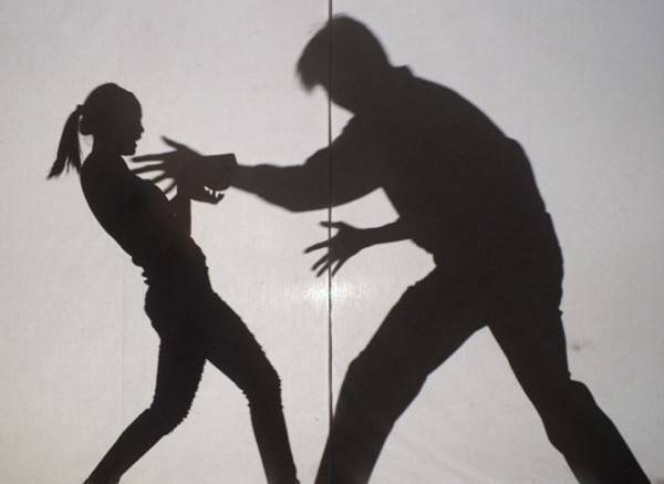 黄男侵入民宅性侵心智缺陷女子,被判刑13年,还要赔偿150万元。(示意照) 黄男侵入民宅性侵心智缺陷女子,被判刑13年,还要赔偿150万元。(示意照)