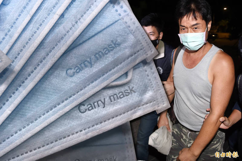 加利负责人林明进用中国口罩混充台湾制口罩,今被判刑3年6月,另与加利赔偿卫福部1013万余元。(资料照,本报合成) 加利负责人林明进用中国口罩混充台湾制口罩,今被判刑3年6月,另与加利赔偿卫福部1013万余元。(资料照,本报合成)