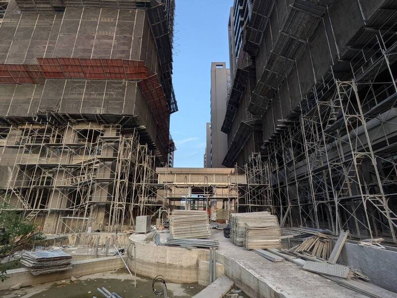 台中市一处兴建中的社区大楼发生工安意外。(民众提供) 台中市一处兴建中的社区大楼发生工安意外。(民众提供)