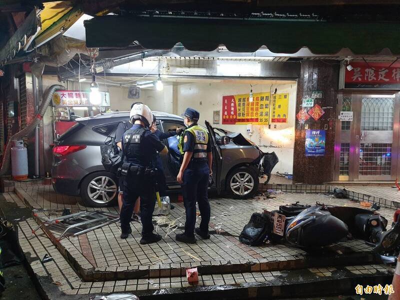 15岁曾姓少年开车撞死3人,士院少年法庭定下午3时30分开庭进行讯问,并决定其是否应予收容或责付家属。(资料照) 15岁曾姓少年开车撞死3人,士院少年法庭定下午3时30分开庭进行讯问,并决定其是否应予收容或责付家属。(资料照)