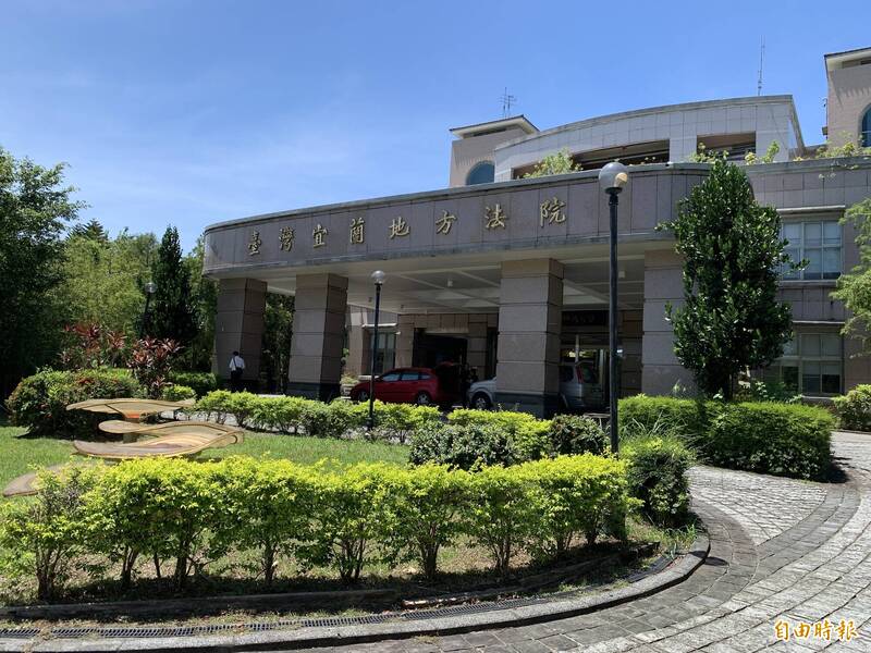 陈男骑苏花路廊摔车怪落石提国赔,宜兰地院判败诉。(记者王峻祺摄) 陈男骑苏花路廊摔车怪落石提国赔,宜兰地院判败诉。(记者王峻祺摄)