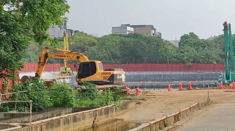 中科扩建二期工地进行配水池及输水管工程,发生工安意外。(民众提供) 中科扩建二期工地进行配水池及输水管工程,发生工安意外。(民众提供)