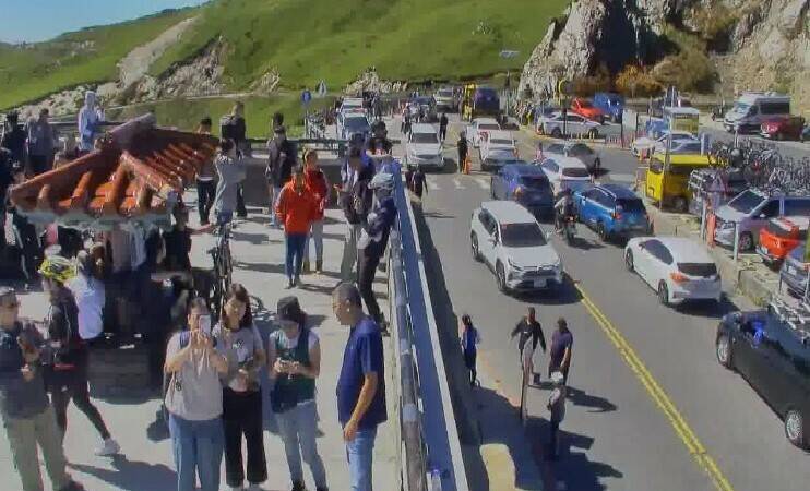 近来天气稳定,合欢山吸引许多民众出游,今天一早合欢山武岭人车不少。(图撷自公路局合欢山武岭亭监视器画面)) 近来天气稳定,合欢山吸引许多民众出游,今天一早合欢山武岭人车不少。(图撷自公路局合欢山武岭亭监视器画面))
