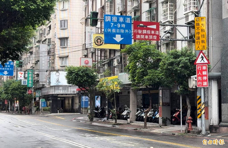 永和区永元路与永元路18巷口新增科技执法,取缔不停让行人。(记者董冠怡摄) 永和区永元路与永元路18巷口新增科技执法,取缔不停让行人。(记者董冠怡摄)