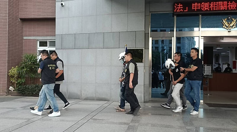 警方将刘嫌(首位)等3人移送法办。(警方提供) 警方将刘嫌(首位)等3人移送法办。(警方提供)
