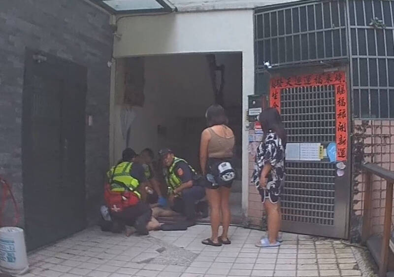 警方使用辣椒水制止。(警方提供) 警方使用辣椒水制止。(警方提供)