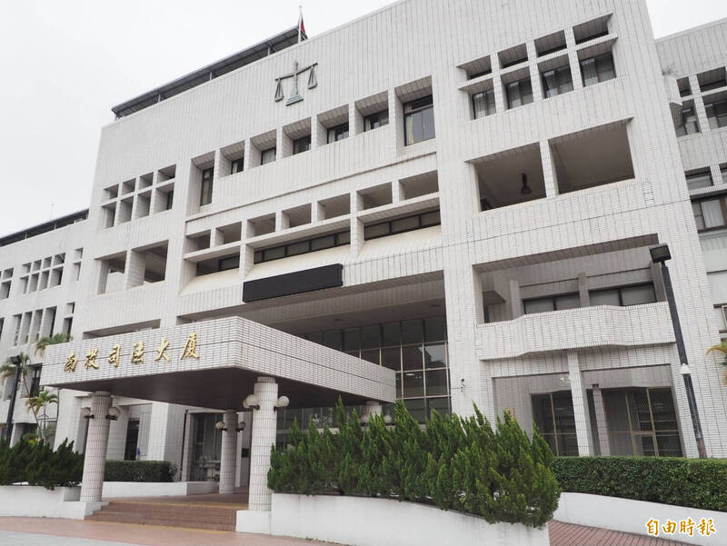 父母离婚,1岁7个月大幼童因父亲疏于照顾,体重仅5.5公斤,只达5个月大女婴的低标体重,南投地院同意县府延长安置的声请。(记者陈凤丽摄) 父母离婚,1岁7个月大幼童因父亲疏于照顾,体重仅5.5公斤,只达5个月大女婴的低标体重,南投地院同意县府延长安置的声请。(记者陈凤丽摄)