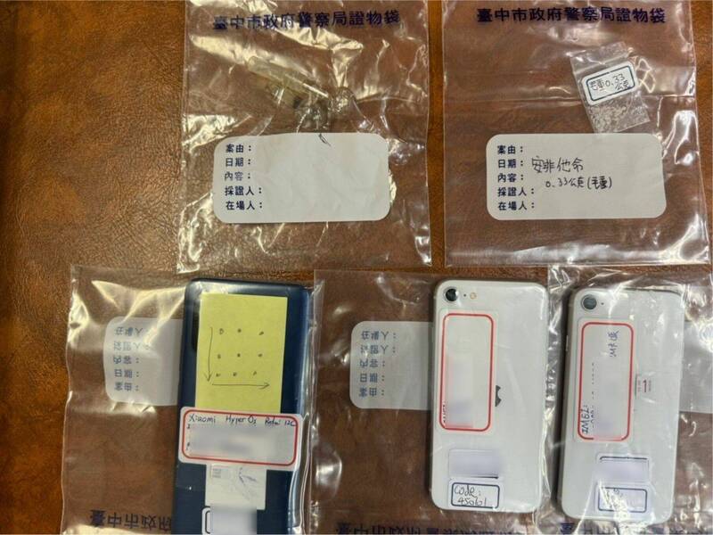 警方在刘男车上查获的毒品等赃证物。(民众提供) 警方在刘男车上查获的毒品等赃证物。(民众提供)