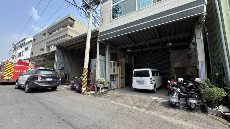 高雄一间中药制药工厂发生工安意外,颜姓女作业员被机器断指送医抢救,劳工局今勒令工厂停工,最重可罚30万元。(读者提供) 高雄一间中药制药工厂发生工安意外,颜姓女作业员被机器断指送医抢救,劳工局今勒令工厂停工,最重可罚30万元。(读者提供)