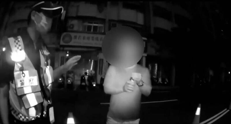 吴男酒测值虽未公危标准,但车辆得移置吊扣车牌,还面临罚款。(图由警方提供) 吴男酒测值虽未公危标准,但车辆得移置吊扣车牌,还面临罚款。(图由警方提供)