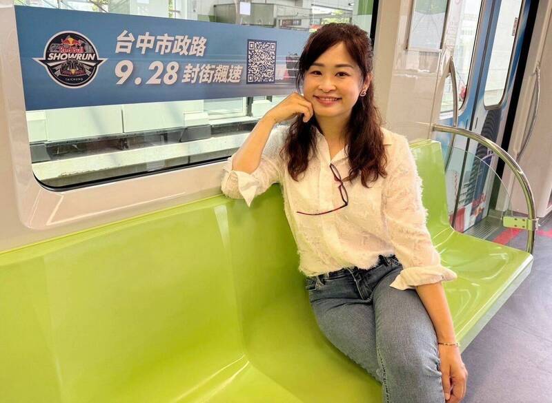 台中太平区美女议员黄佳恬近日接连接获性骚扰私讯,气得向警方报案,警方已经在昨天寻获猛传骚扰讯息的卢姓男子。(撷取自黄佳恬脸书
) 台中太平区美女议员黄佳恬近日接连接获性骚扰私讯,气得向警方报案,警方已经在昨天寻获猛传骚扰讯息的卢姓男子。(撷取自黄佳恬脸书
)